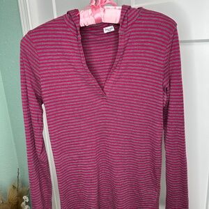 Splendid Medium long sleeve gray/red stripes hooded shirt